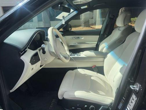 Vik Black 2023 Genesis Electrified GV70 Advanced AWD