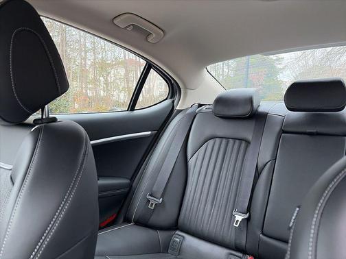 2026 Genesis G70 2.5T RWD Prestige