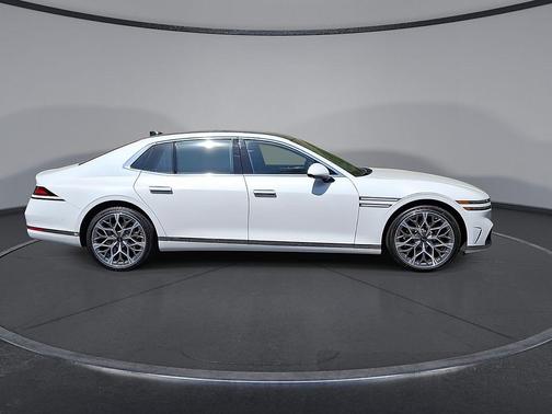 Uyuni White 2025 Genesis G90 3.5T e-SC AWD