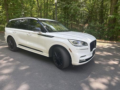 Pristine White Metallic Tri-Coat 2023 Lincoln Aviator Reserve AWD