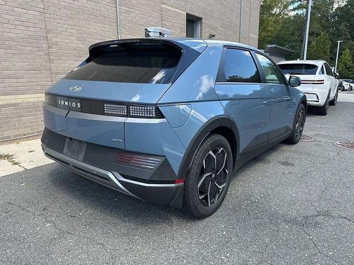 2024 Hyundai IONIQ 5 SE