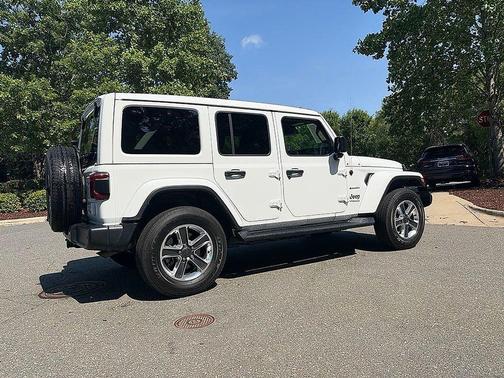 Bright White Clearcoat 2021 Jeep Wrangler Unlimited Sahara