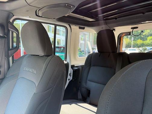 Bright White Clearcoat 2021 Jeep Wrangler Unlimited Sahara