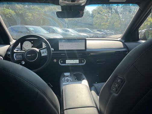 2025 Genesis GV60 Standard RWD