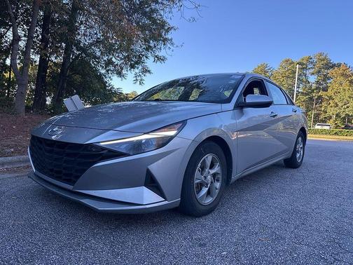 2023 Hyundai ELANTRA SE