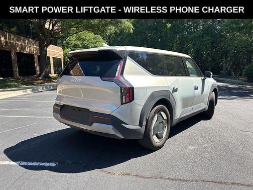 Ivory Silver 2024 Kia EV9 Light Long Range