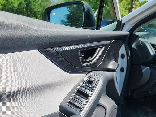 Crystal White Pearl 2019 Subaru Crosstrek 2.0i Premium