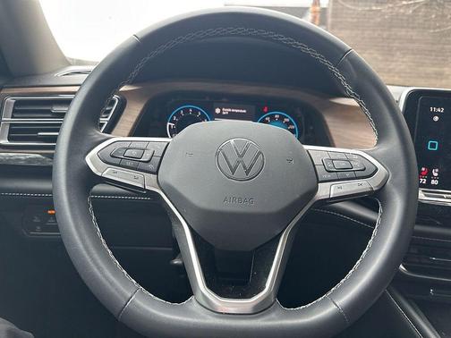 2024 Volkswagen Atlas 2.0T SE