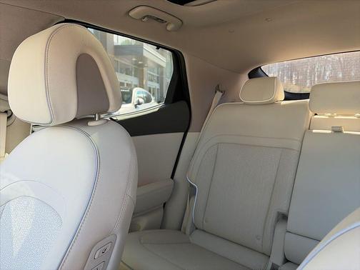 2023 Genesis GV60 Advanced AWD