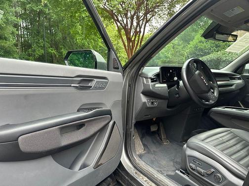 Pebble Gray 2024 Kia EV9 Land