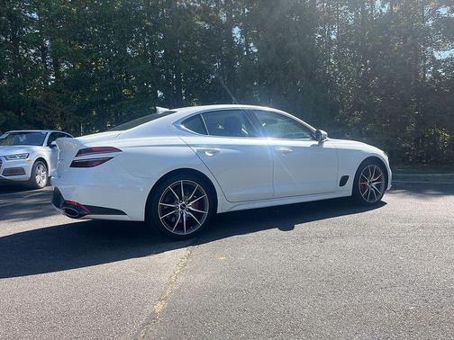 2025 Genesis G70 2.5T RWD