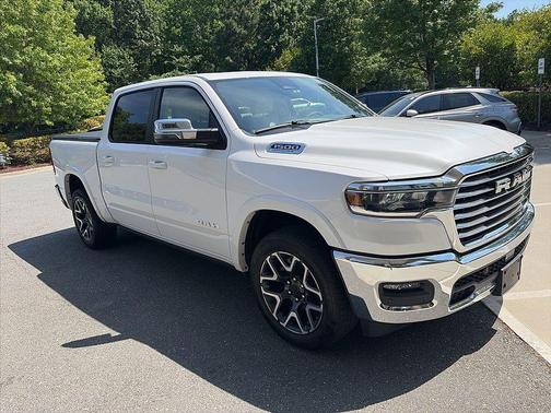 Ivory White Tri-Coat Pearlcoat 2026 RAM 1500 Laramie
