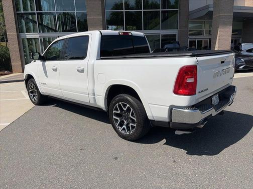 Ivory White Tri-Coat Pearlcoat 2026 RAM 1500 Laramie