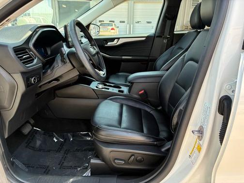 STAR WHITE METALLIC TRI-COA 2023 Ford Escape PLATINUM