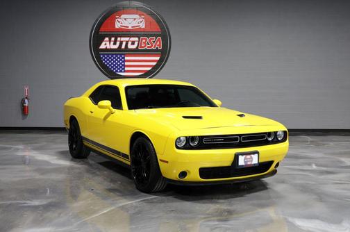 Yellow Jacket Clearcoat 2017 Dodge Challenger SXT