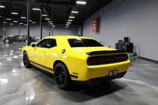 Yellow Jacket Clearcoat 2017 Dodge Challenger SXT