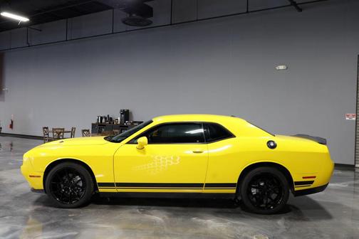 Yellow Jacket Clearcoat 2017 Dodge Challenger SXT
