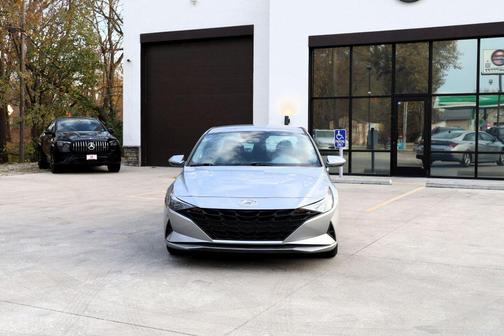 2021 Hyundai ELANTRA SE