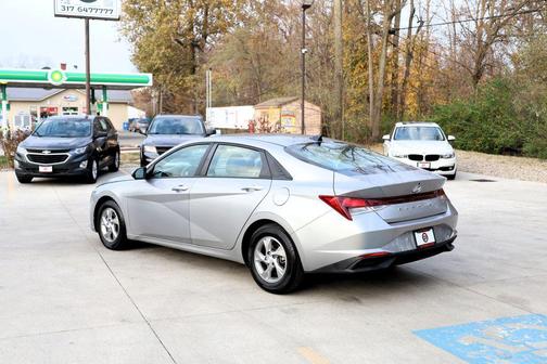 2021 Hyundai ELANTRA SE