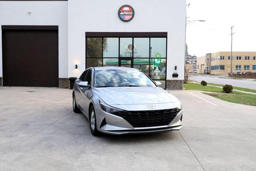 2021 Hyundai ELANTRA SE