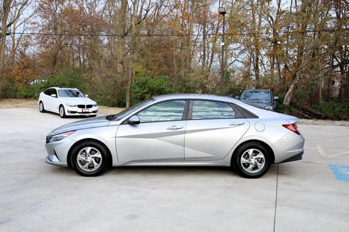 2021 Hyundai ELANTRA SE