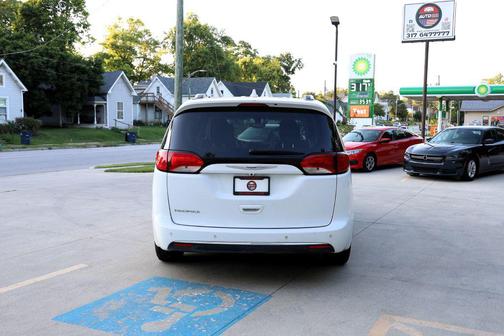 2018 Chrysler Pacifica Touring-L
