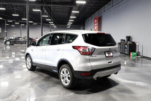 Ingot Silver Metallic 2017 Ford Escape SE