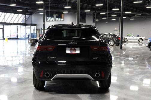 BLACK 2019 Jaguar E-PACE SE