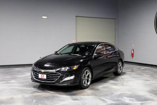 Mosaic Black Metallic 2023 Chevrolet Malibu FWD 1LT
