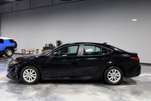 BLACK 2025 Toyota Camry SE