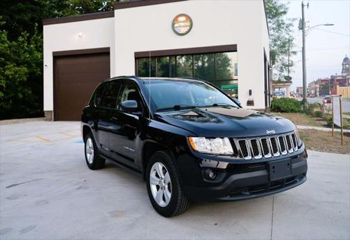 Photo 1 of 22 of 2012 Jeep Compass Latitude