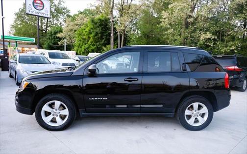 Photo 4 of 22 of 2012 Jeep Compass Latitude