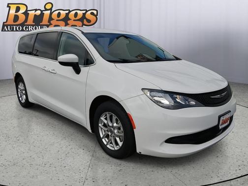 Bright White Clearcoat 2022 Chrysler Voyager LX