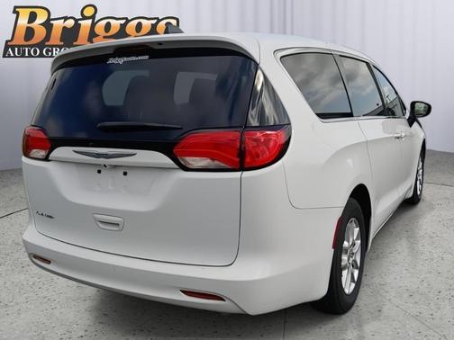 Bright White Clearcoat 2022 Chrysler Voyager LX