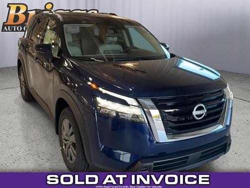 2025 Nissan Pathfinder SV