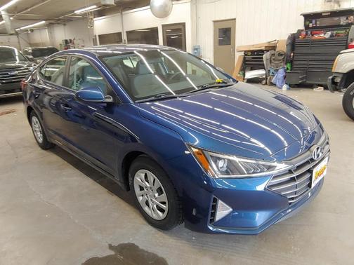 2019 Hyundai ELANTRA SE