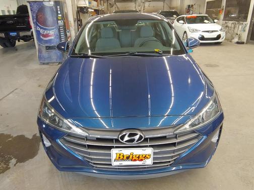 2019 Hyundai ELANTRA SE