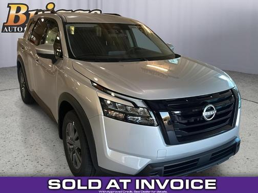 2025 Nissan Pathfinder SV