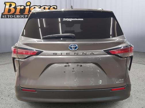 Predawn Gray Mica 2022 Toyota Sienna XLE