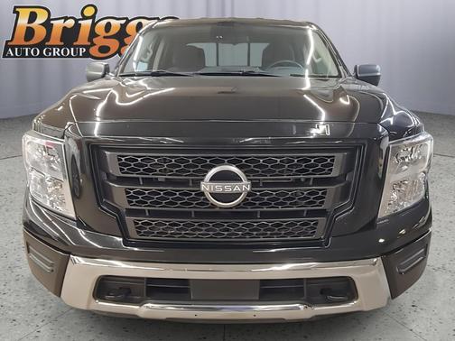 2023 Nissan Titan SV
