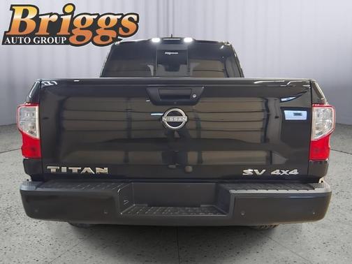 2023 Nissan Titan SV