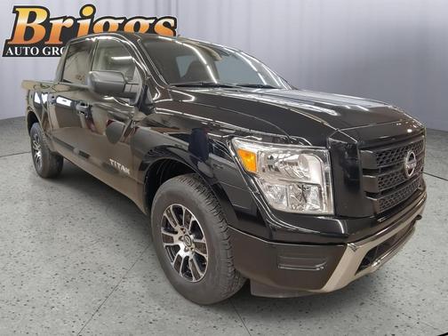 2023 Nissan Titan SV