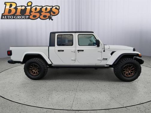 Bright White Clearcoat 2023 Jeep Gladiator Sport