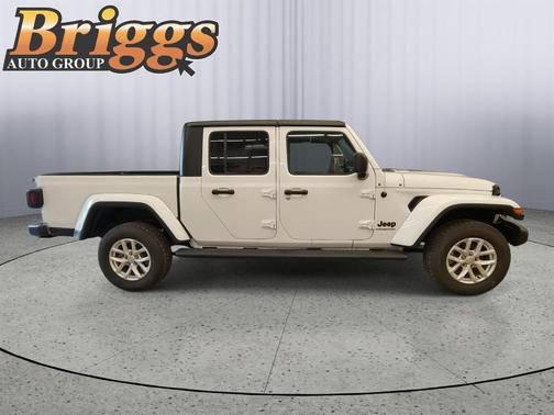 2023 Jeep Gladiator Sport
