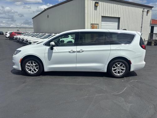 Bright White Clearcoat 2023 Chrysler Voyager LX