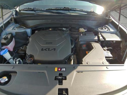 Everlasting Silver 2022 Kia Telluride LX