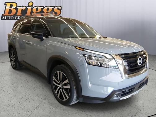 2023 Nissan Pathfinder SL