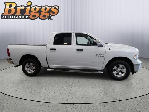 Bright White Clearcoat 2022 RAM 1500 Classic Tradesman
