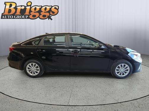 2022 Kia Forte FE