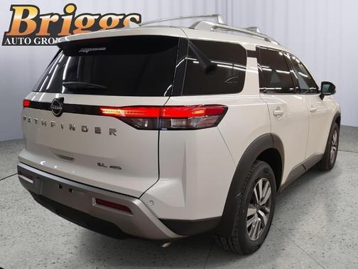 2023 Nissan Pathfinder SL